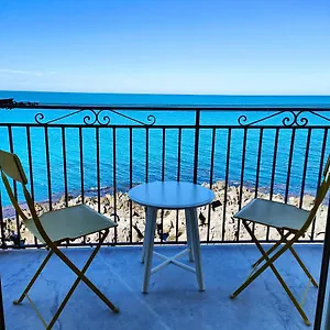  Apartment Coastal Seaview & Balcony Street View